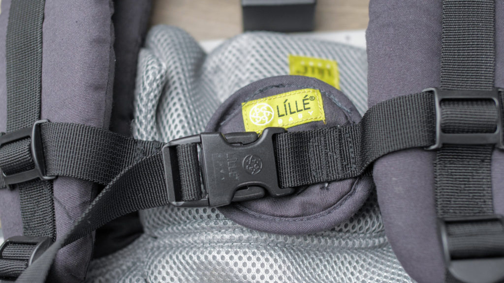 Detail of the Lillebaby All-Seasons shoulder and chest steps