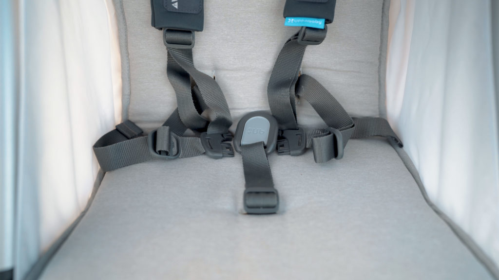 Detail of the Uppababy Minu 5-point harness